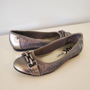 Anne Klein Ballet Flats in Size 6.5